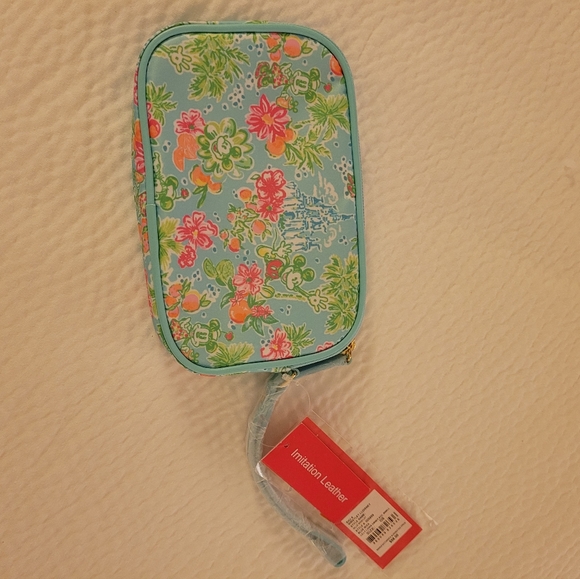 NWT! Lilly pulitzer Disney wristlet - Picture 5 of 6